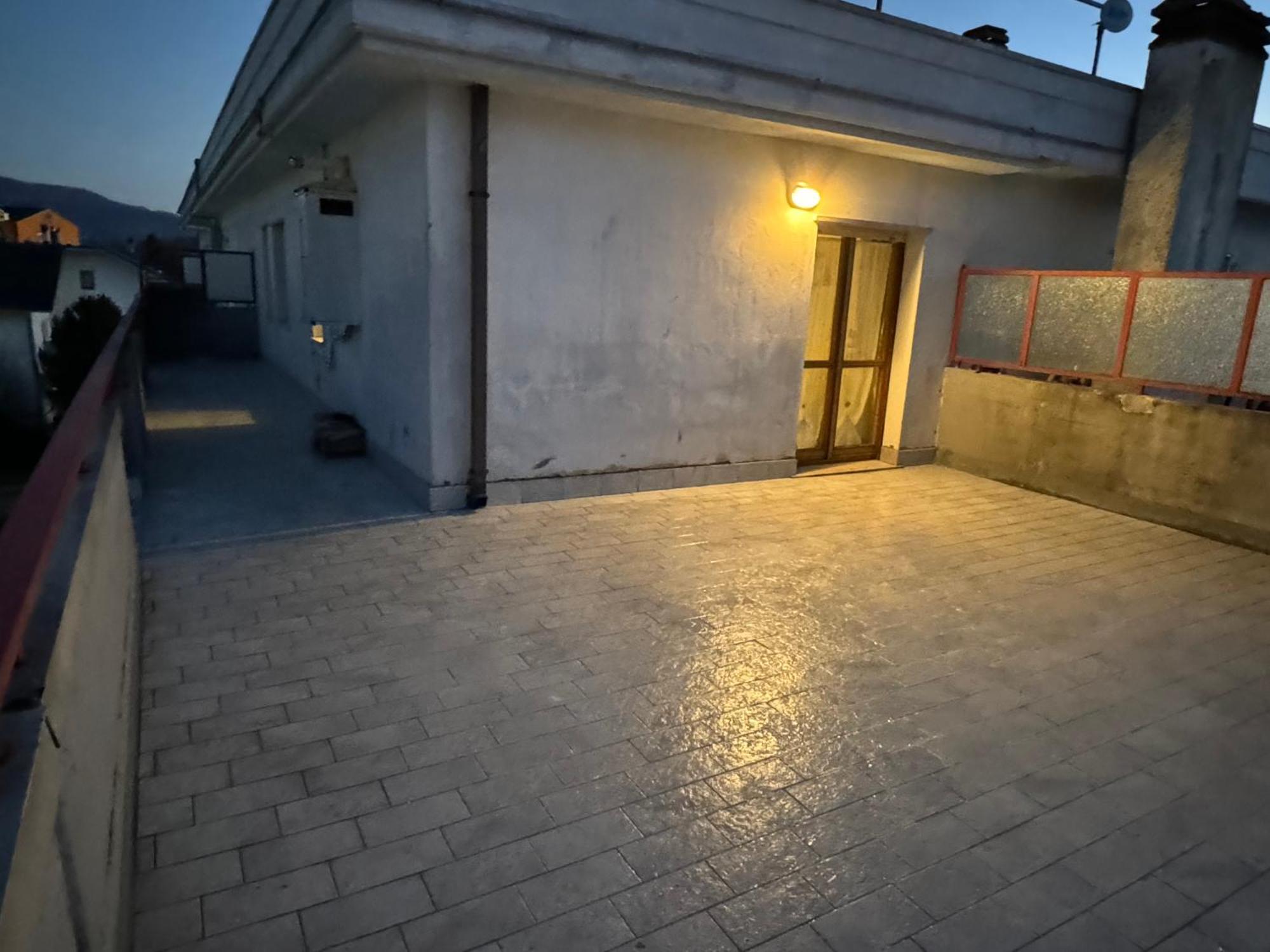 شقة Attico - Terrazza Su Castello كاستل دي سانجرو المظهر الخارجي الصورة