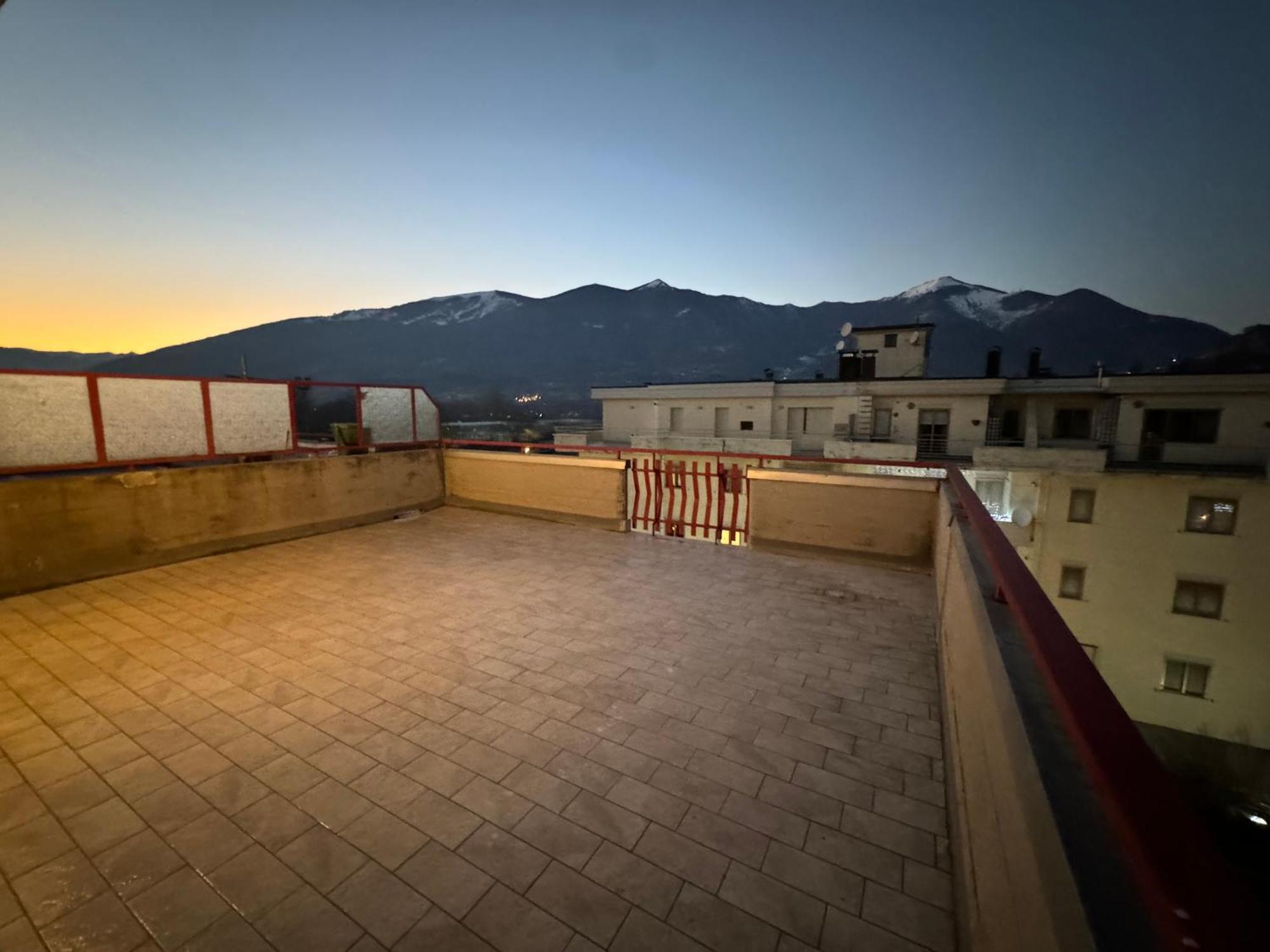 شقة Attico - Terrazza Su Castello كاستل دي سانجرو المظهر الخارجي الصورة